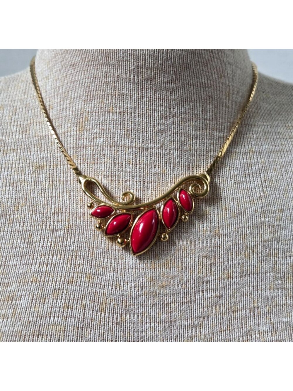 Vintage Trifari Necklace Red Thermoset Leaf Berry Gold Tone Choker 16" Long